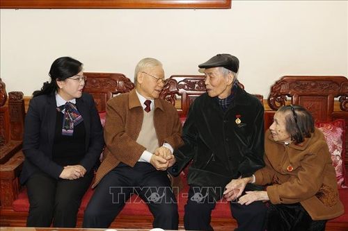 Tổng Bí thư thăm và chúc Tết cán bộ tiền khởi nghĩa tỉnh Thái Nguyên
