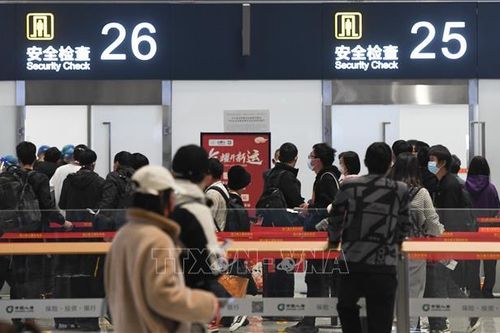 Trả đũa lệnh xét nghiệm, Trung Quốc dừng cấp thị thực cho du khách Hàn Quốc, Nhật Bản