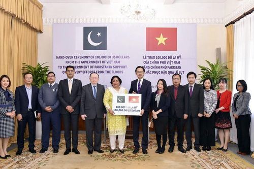 Việt Nam tặng Pakistan 100 nghìn USD khắc phục hậu quả lũ lụt