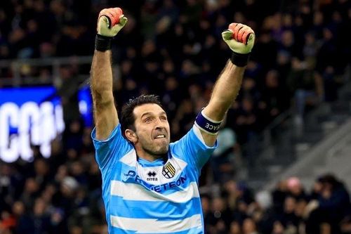 Buffon ghi dấu ấn ở tuổi 44