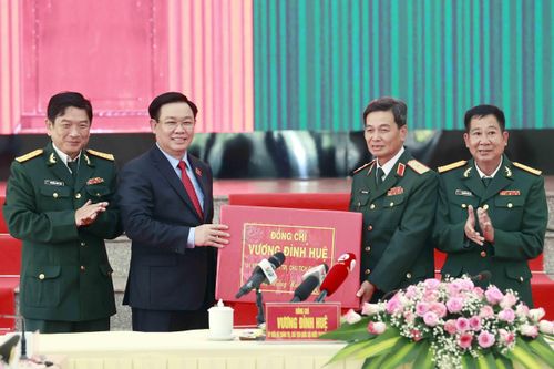 Chủ tịch Quốc hội thăm, chúc Tết Bộ Chỉ huy Quân sự tỉnh An Giang