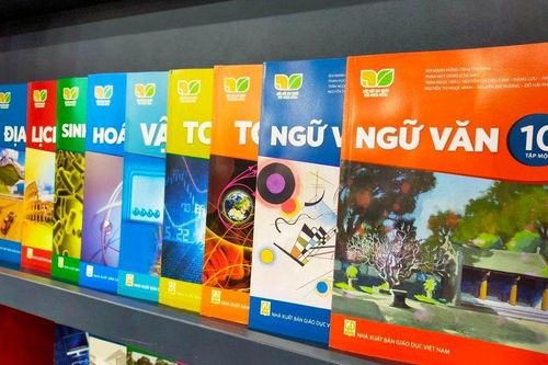 Mua SGK kiểu 'bán bia kèm lạc': Chuyện xưa nay không hiếm