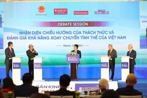 Những hình ảnh và phát ngôn ấn tượng tại Kịch bản Kinh tế Việt Nam 2023 lần thứ 15