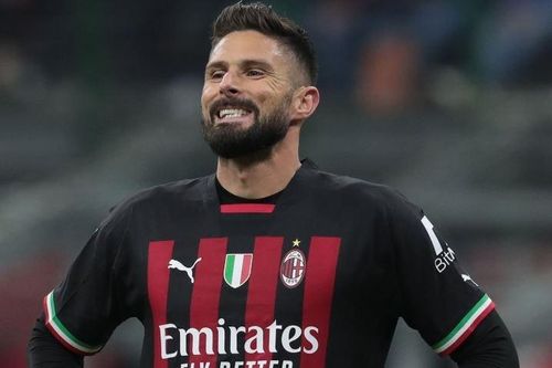 Milan thua 10 người của Torino