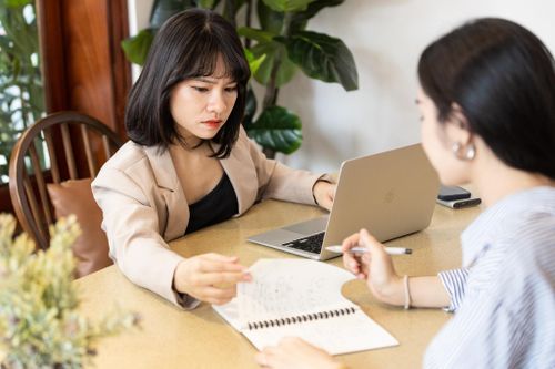 Chấp nhận bị trừ lương, mất ngày phép khi về quê ăn Tết sớm