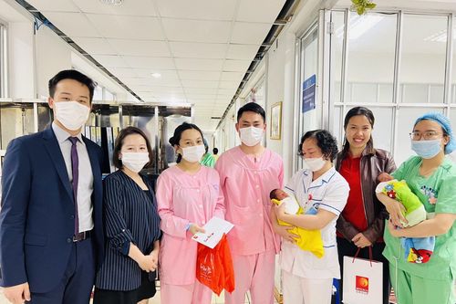 Giọt nước mắt xúc động trên hành trình 'Chia sẻ và lan tỏa yêu thương' tại Bệnh viện Phụ sản Trung ương