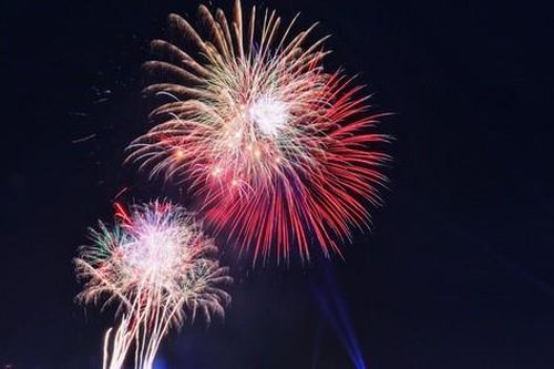 Hà Nội: Giới trẻ 'lên kèo' đi xem pháo hoa đêm Giao thừa, khu vực nào view đẹp nhất?