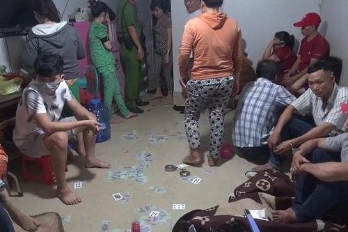 Triệt xóa 'ổ bạc' trong căn nhà thuê, tạm giữ gần 600 triệu đồng