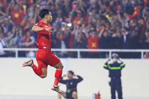 Việt Nam hòa Thái Lan 2-2: Hàng thủ đá như mơ ngủ, phải sửa sai ở lượt về
