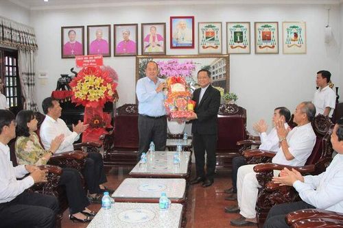 UBND tỉnh An Giang thăm, chúc Tết Tòa Giám mục Giáo phận Long Xuyên và nhà thờ Chánh tòa Giáo phận Long Xuyên
