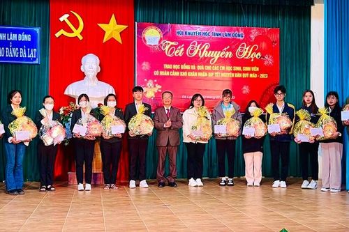 Lâm Đồng: 'Tết Khuyến học' dành cho sinh viên hoàn cảnh khó khăn