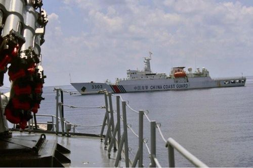 Indonesia điều tàu chiến giám sát tàu hải cảnh Trung Quốc