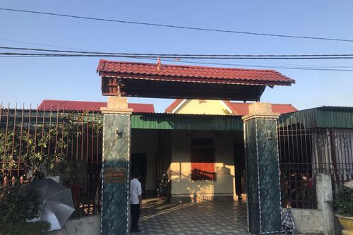 Lắp đèn trang trí Tết, nam thanh niên bị điện giật tử vong