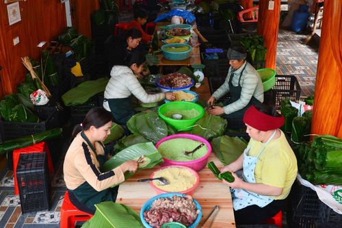 Làng nghề bánh chưng gù Bản Tùy ở Hà Giang tất bật cho vụ Tết