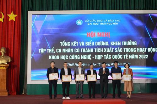 Đại học Thái Nguyên: Biểu dương các nhà khoa học tiêu biểu