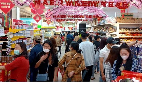 Người dân Nghệ An chen chân mua sắm Tết trong ngày cuối tuần