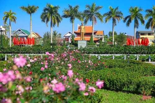 Thành Sen rực rỡ đón chào xuân Quý Mão 2023