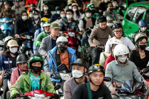 Hà Nội tắc đường cả ngày lẫn đêm khi Tết cận kề