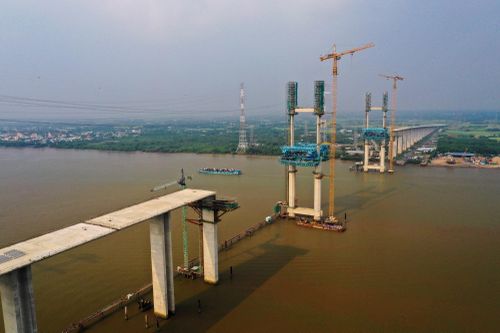 Cần 17 tháng để hoàn thiện cây cầu tĩnh không cao nhất Việt Nam