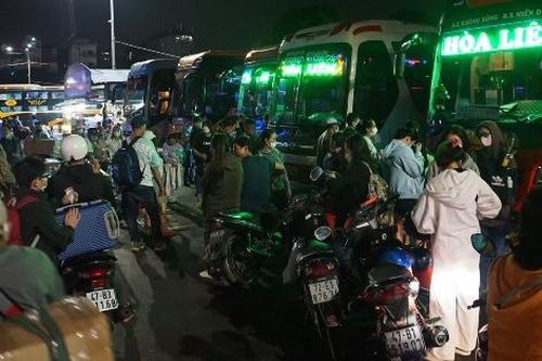 Bến xe Miền Đông mới đông nghịt hành khách về quê đón Tết