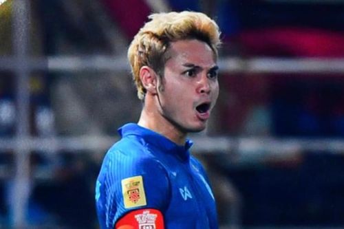 Tuyên bố nghỉ đá AFF Cup, đội trưởng Thái Lan Theerathon mong có VAR để bớt xấu xí