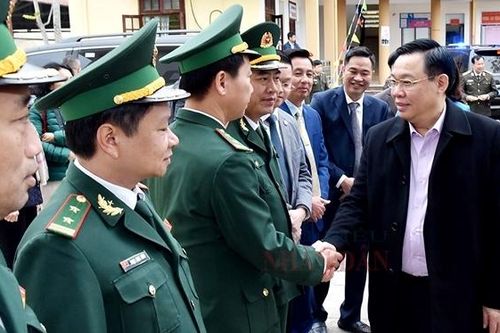 Chủ tịch Quốc hội Vương Đình Huệ thăm, tặng quà tết bộ đội biên phòng, gia đình chính sách, hộ nghèo tại huyện Bát Xát, tỉnh Lào Cai
