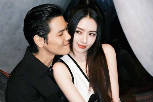 Con trai trùm giải trí Hong Kong nói yêu vợ sau bê bối ngoại tình