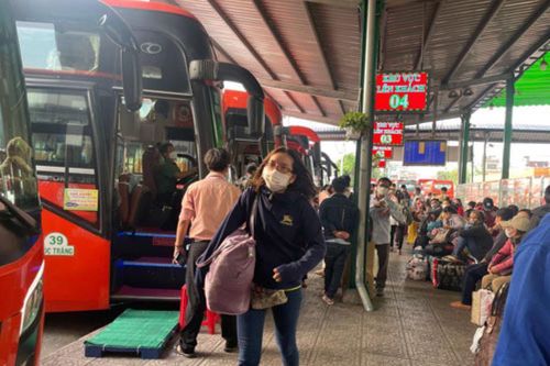 Hành khách cần lưu ý điều gì khi đi tàu, xe và máy bay dịp Tết?