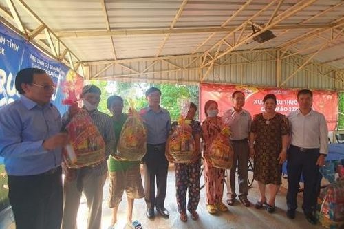Hoạt động nghĩa tình đón Tết Quý Mão tại tỉnh Preah Sihanouk, Campuchia