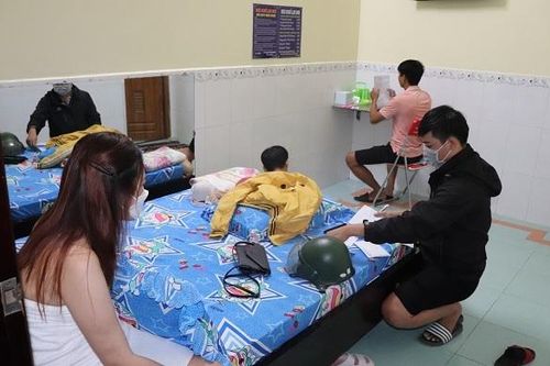 'Kiều nữ' tổ chức môi giới mại dâm và bán dâm ở nhà nghỉ