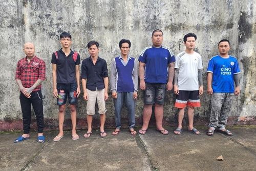 Bắt tạm giam 7 đối tượng mang vũ khí quân dụng đi 'quậy' trường gà