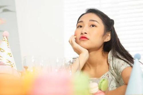 Ngã ngửa khi chồng dùng toàn bộ tiền thưởng Tết mua quà tặng vợ