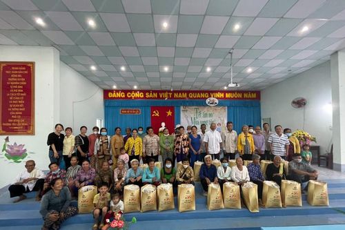 PVCFC mang tết ấm đến bà con Khmer tại Trà Vinh