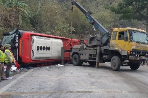 Nguyên nhân vụ xe khách tông tử vong 3 người về quê ăn Tết ở Hòa Bình