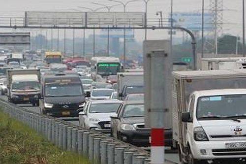 Hàng vạn người rời Hà Nội về quê đón Tết Nguyên đán