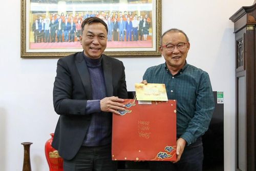Chủ tịch VFF tặng quà Tết cho HLV Park Hang Seo và nói điều xúc động: 'LĐBĐ Việt Nam là nhà của ông'