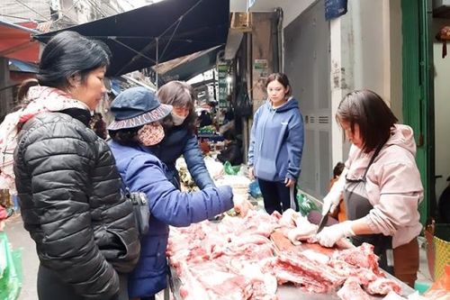 Thị trường Hà Nội 28 Tết Quý Mão: Giá hoa hồng tăng mạnh