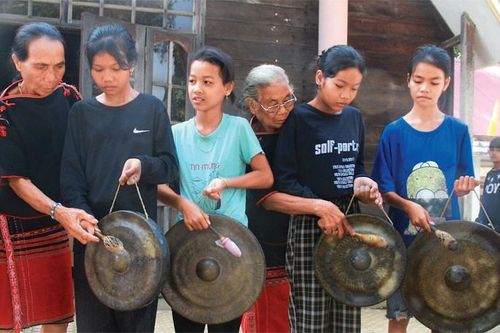 Âm vang cồng chiêng giữa đại ngàn