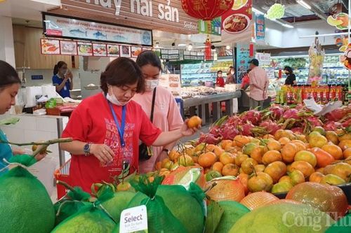 Chợ, siêu thị đông nghẹt khách mua sắm Tết