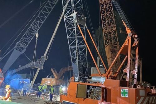 Tin 19/1: Tiến độ mới nhất việc cứu hộ bé trai lọt xuống trụ bê tông; xe khách đâm 3 người tử vong ở Hòa Bình hết hạn đăng kiểm