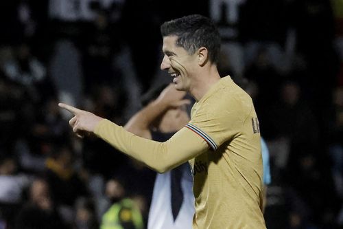 Lewandowski lập cú đúp đưa Barca vào tứ kết Cúp Nhà vua