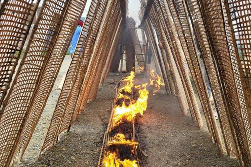Nhộn nhịp sắc xuân ở 'làng không ngủ'