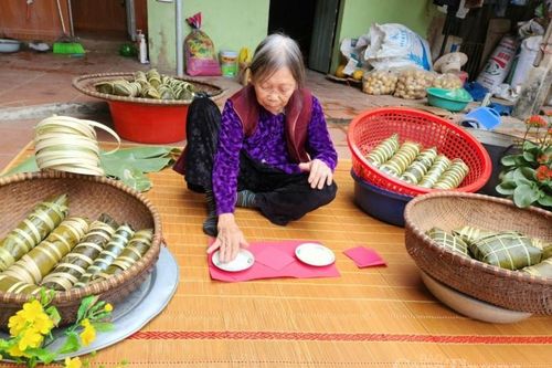Tục lệ 'Đầu năm mua muối, cuối năm mua dầu' trong ngày Tết quê tôi