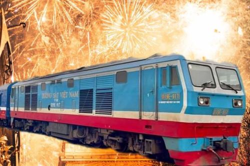 Nỗi niềm tiếp viên đường sắt trên chuyến tàu Thống nhất chiều 30 Tết