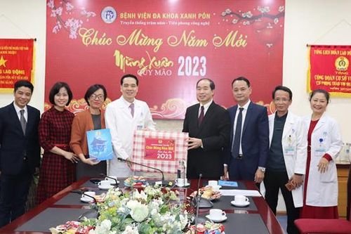 Lãnh đạo Sở Y tế Hà Nội chúc Tết, tặng quà tại Bệnh viện Xanh Pôn