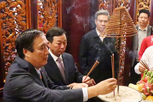 Dâng hương tưởng niệm các Vua Hùng trước thềm năm mới Quý Mão 2023