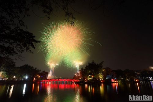 Các địa phương hân hoan đón giao thừa Tết Quý Mão 2023