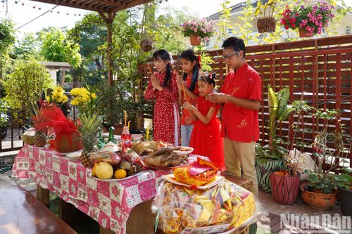 Giữ gìn truyền thống Tết trong gia đình người Việt ở Thái Lan