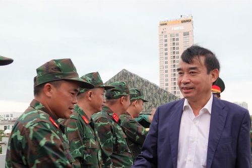 Lãnh đạo TP Đà Nẵng thăm, động viên lực lượng trực chiến đêm giao thừa