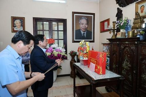 Thủ tướng Phạm Minh Chính dâng hương tưởng nhớ các cố Thủ tướng